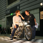 河北さんのインタビューに答える社長。